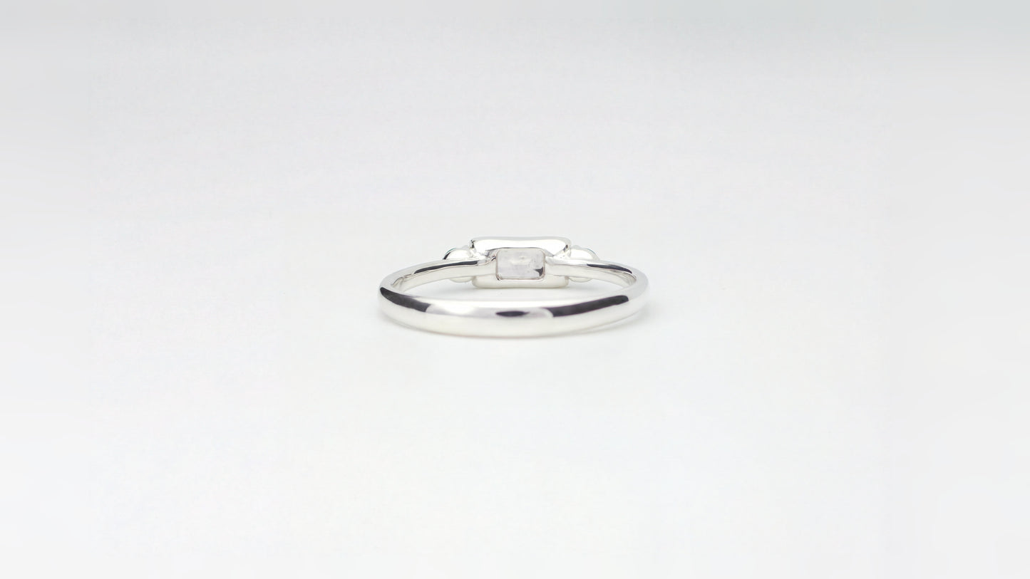Trilogy | Ring aus Silber 925 mit farbloser Saphir oktagon Schliff aus Madagaskar (0,35 ct) - Bild 3 von Lulu Amani