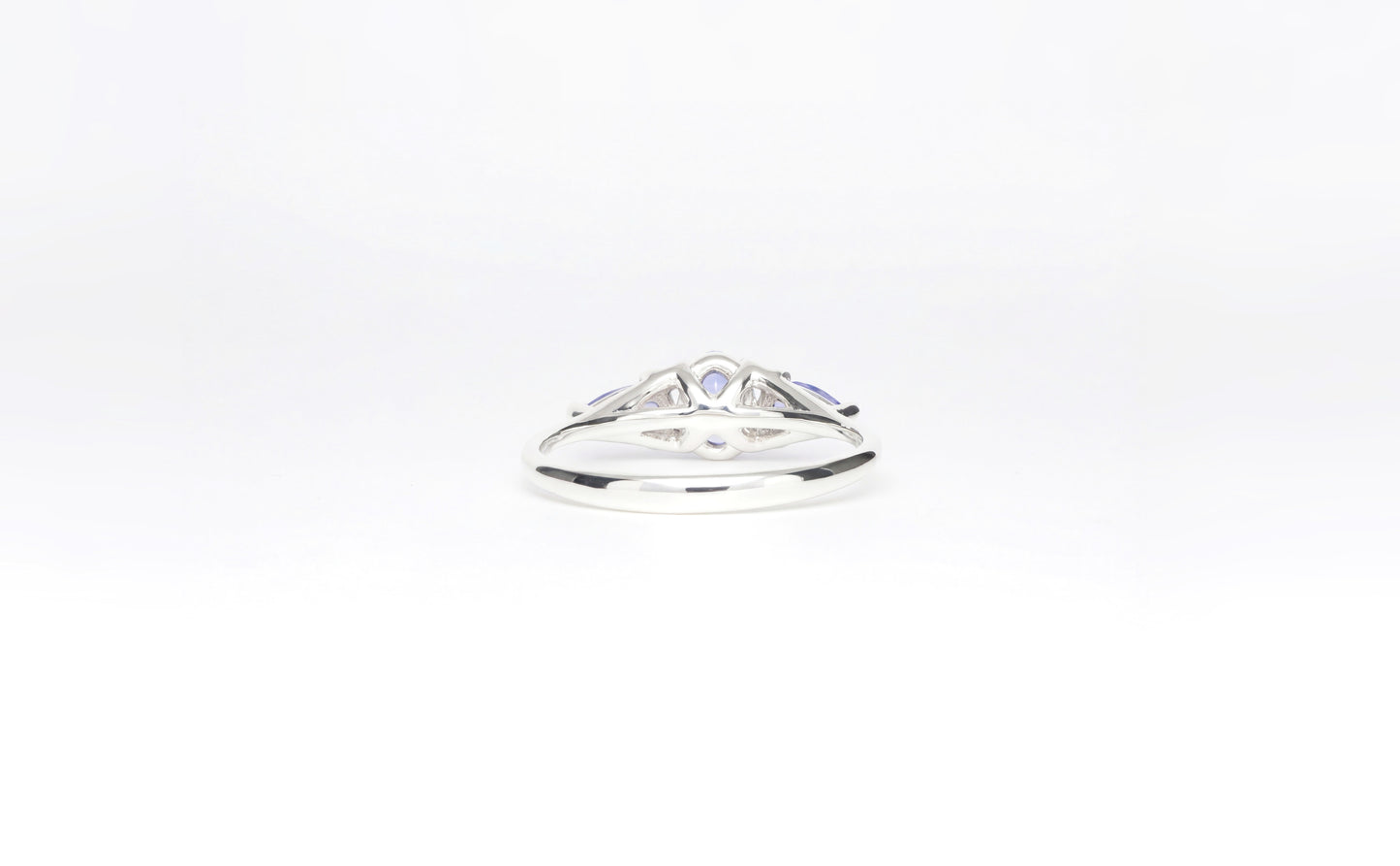 Trilogie | Ring aus Silber 925 mit Tansanit oval Schliff aus Tansania (0,45 ct) - Bild 3 von Lulu Amani