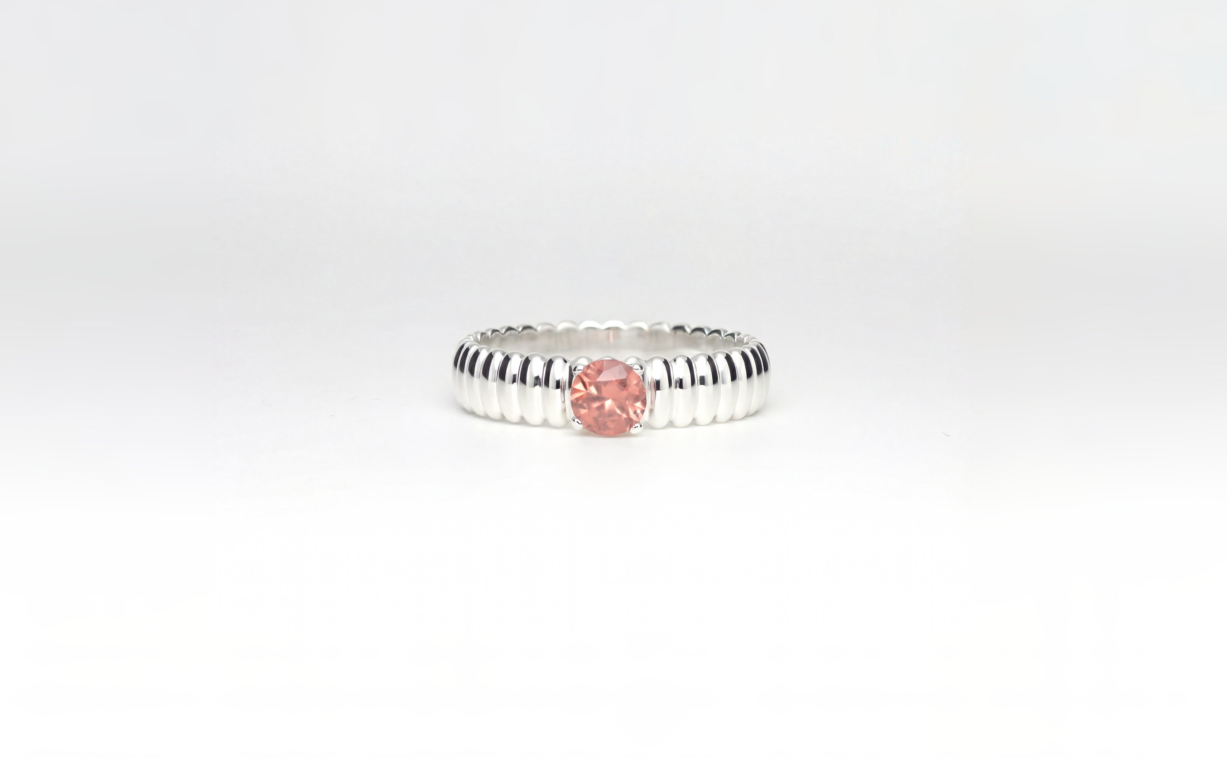 Elipse Ring w/ Grossular Garnet