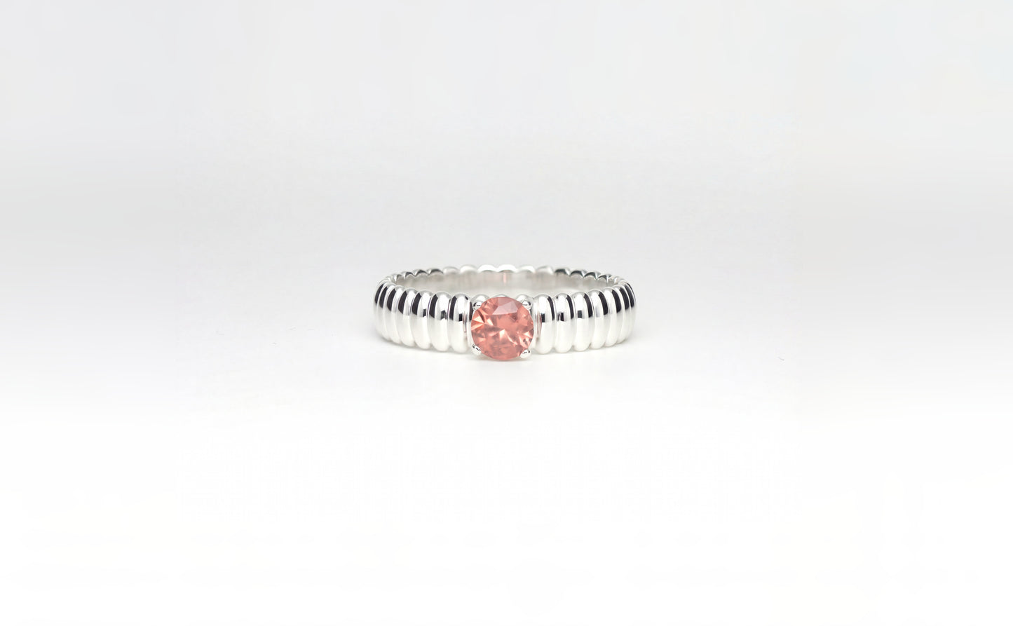 Elipse Ring w/ Grossular Garnet