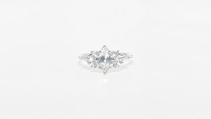 Cluster | Ring aus Silber 925 mit weisser Topas Navette Schliff aus unbekannt (0,55 ct) - Bild 1 von Lulu Amani