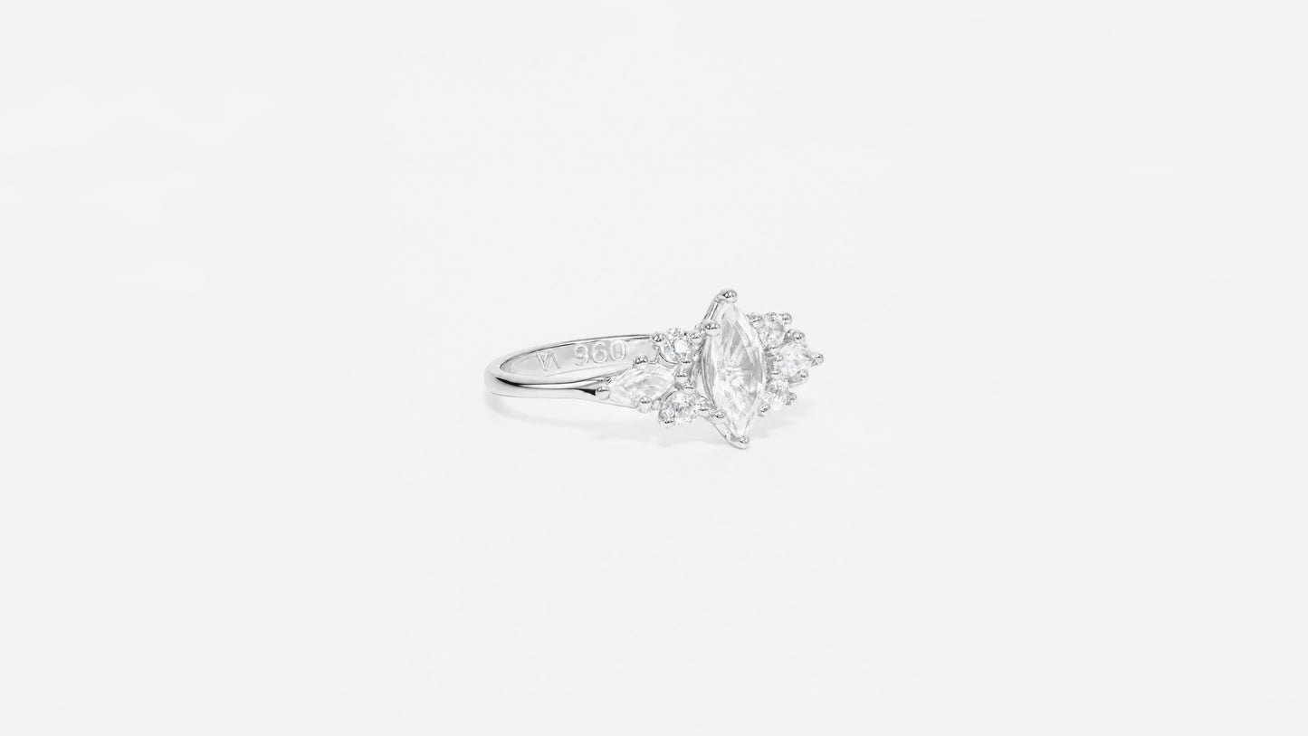 Cluster | Ring aus Silber 925 mit weisser Topas Navette Schliff aus unbekannt (0,55 ct) - Bild 2 von Lulu Amani