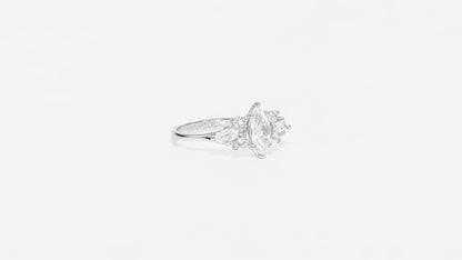Cluster | Ring aus Silber 925 mit weisser Topas Navette Schliff aus unbekannt (0,55 ct) - Bild 2 von Lulu Amani