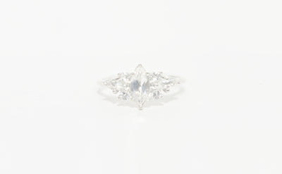 Clusterring Marquise dream mit weissem Topas