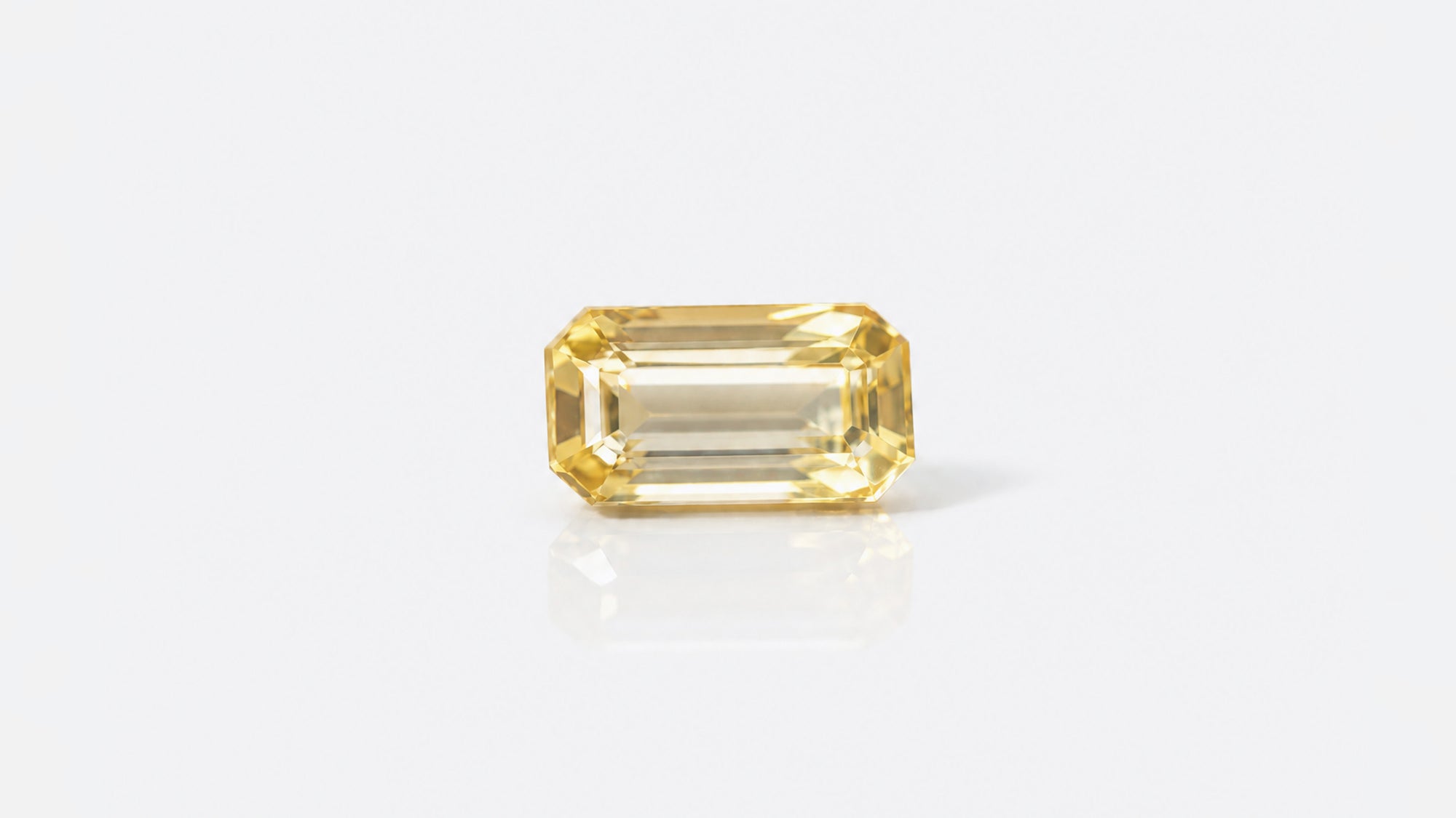 Ascend | Ring aus Sterling silver mit Saphir oktagon Schliff aus Madagaskar (0,32 ct) - Lifestyle von Lulu Amani