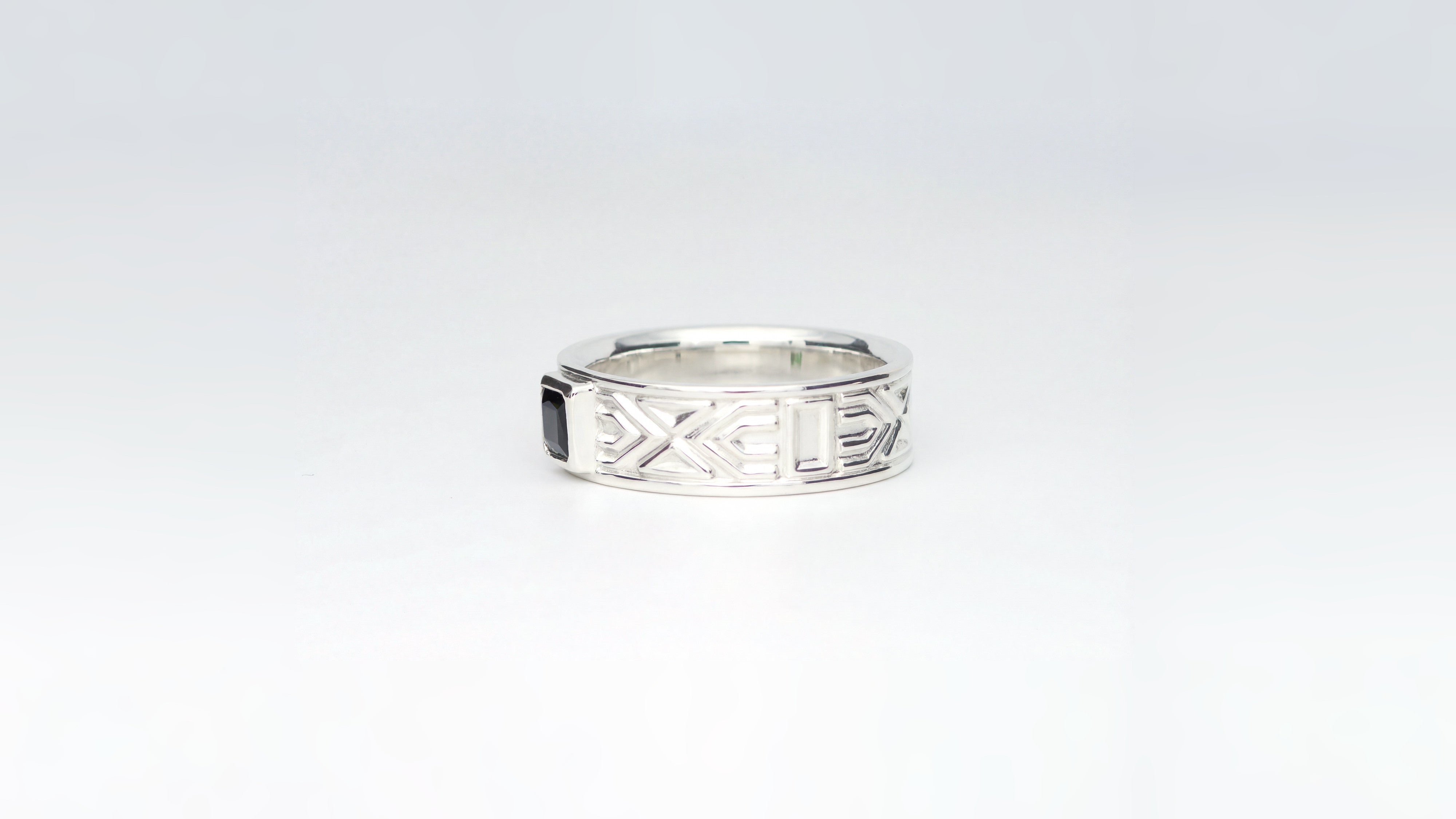 Pattern band | Ring aus Silber 925 mit Turmalin grün scisscor Schliff aus Mosambik (0,74 ct) - Bild 2 von Lulu Amani