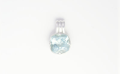 Solitaire Anhänger mit Aquamarin