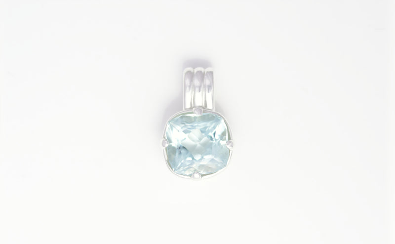 Solitaire Anhänger mit Aquamarin