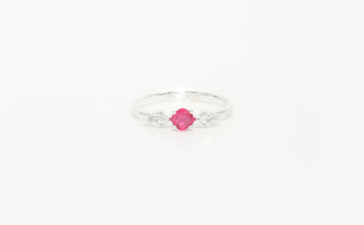 Trilogie Ring mit pinkem Spinell & weissem Topas