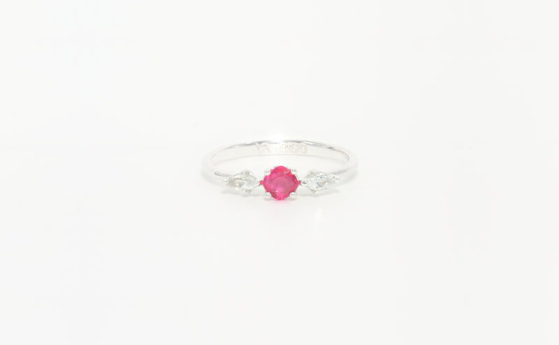 Trilogie | Ring aus Silber 925 mit pinker Spinell Kissen Schliff aus unbekannt (0,19 ct) von Lulu Amani