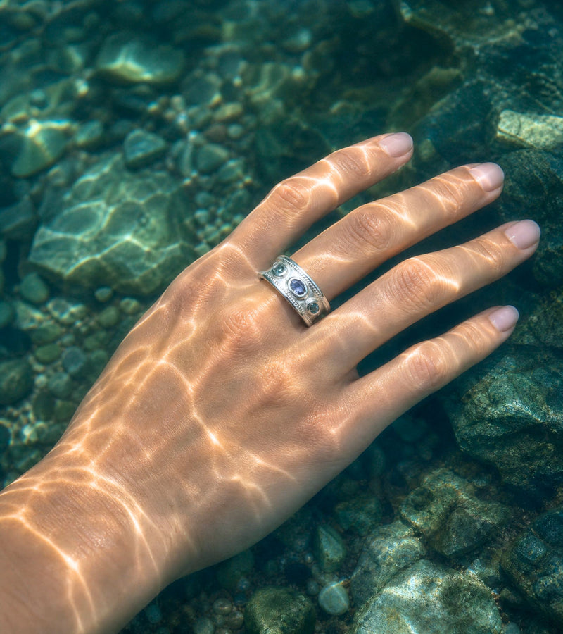Tensor | Ring aus Silber 925 mit Tansanit oval Schliff aus Tansania (0,37 ct) von Lulu Amani