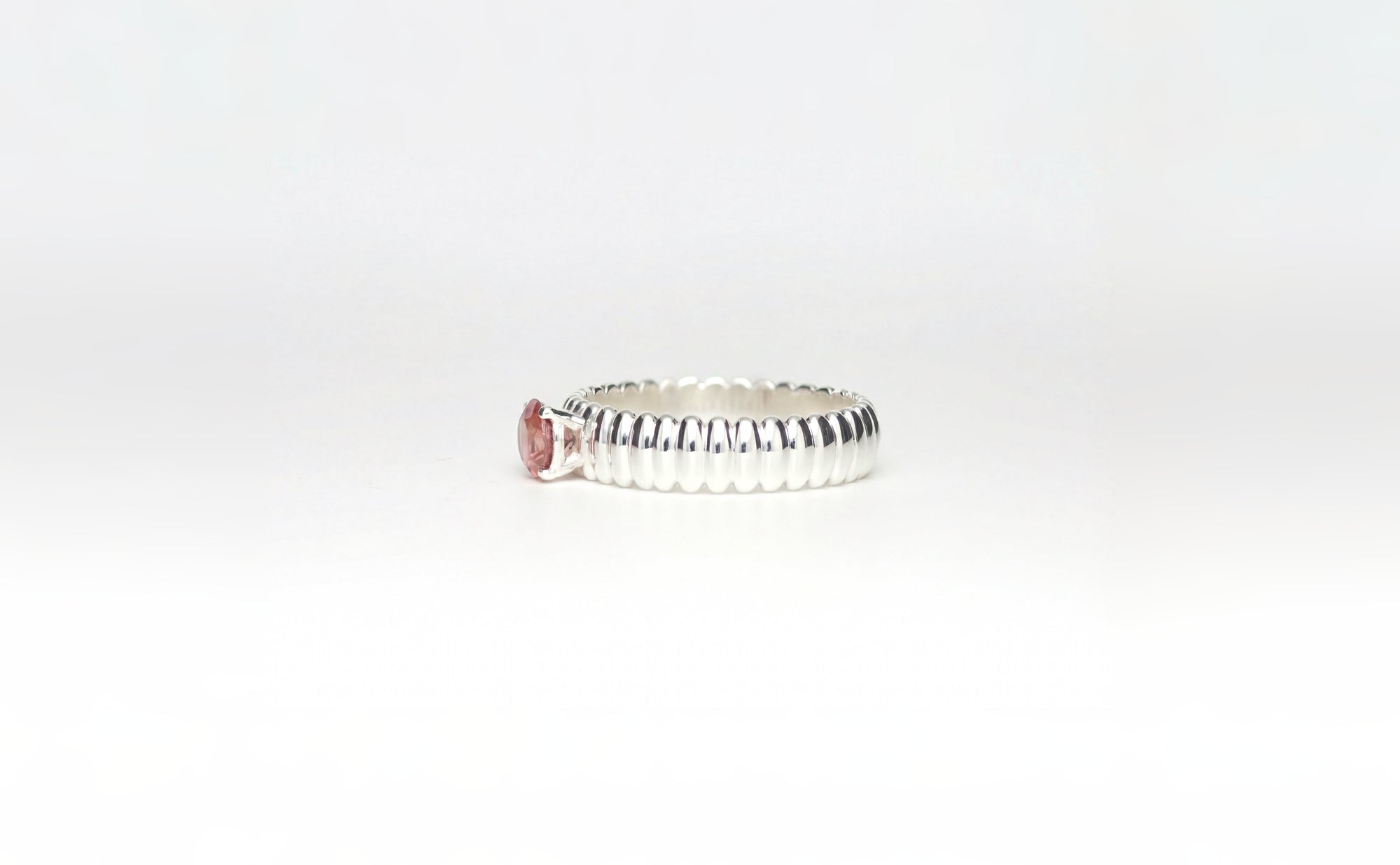 Elipse | Ring aus Silber 925 mit Hessonit rund Schliff aus Tansania (0,57 ct) - Lifestyle von Lulu Amani