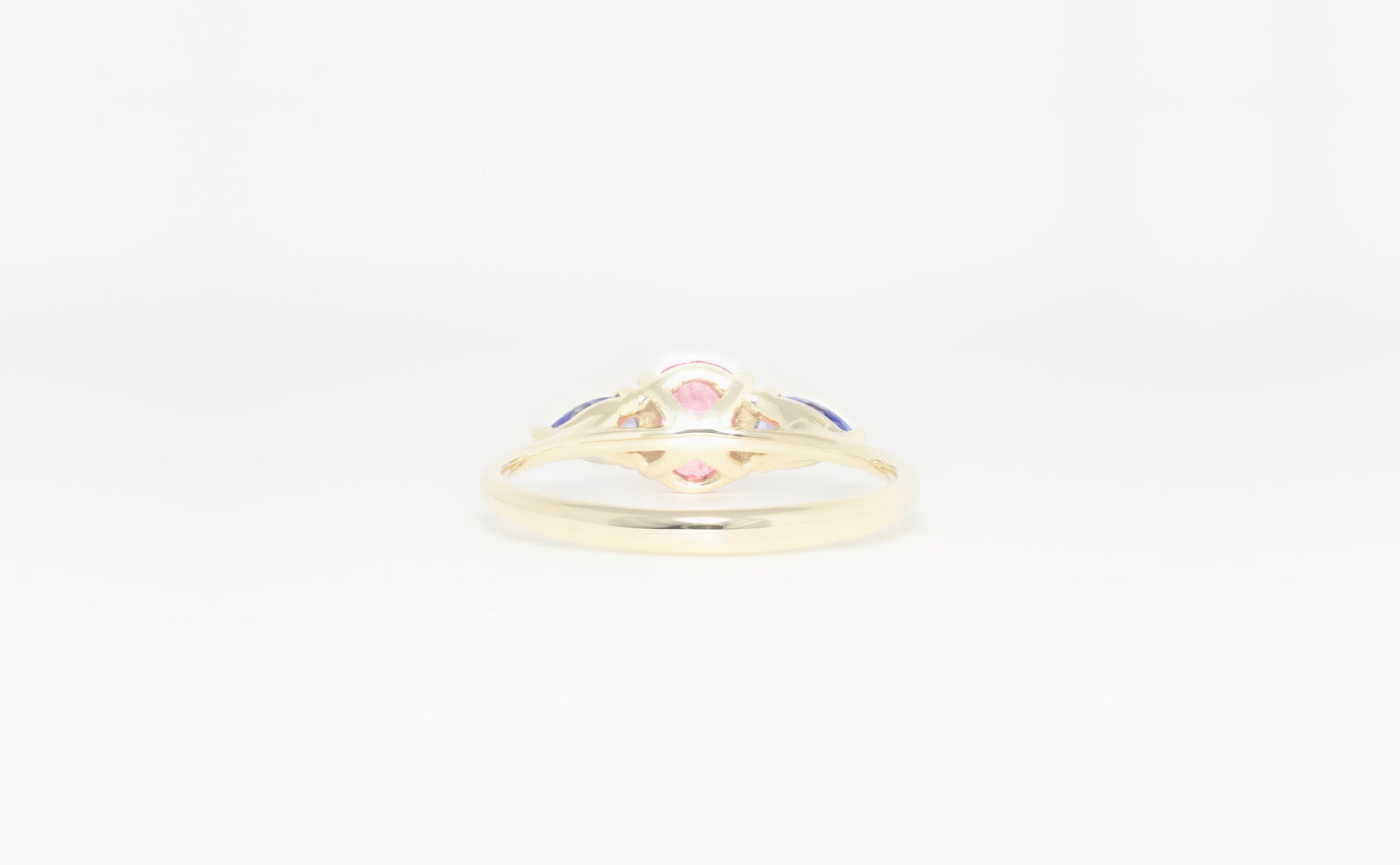 Trilogie | Ring aus Gold 14K mit pinker Spinell oval Schliff aus Tansania (0,66 ct) - Lifestyle von Lulu Amani