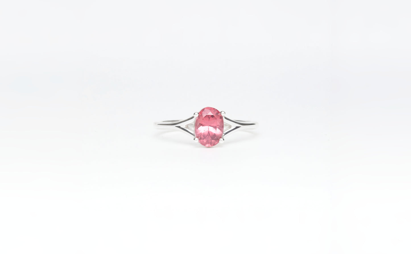 Solitaire with Malaya Garnet oval cut from Tanzania (0.82 ct) - Image 1 of Lulu Amani