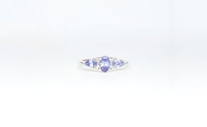 Trilogie | Ring aus Silber 925 mit Tansanit oval Schliff aus Tansania (0,45 ct) - Bild 1 von Lulu Amani