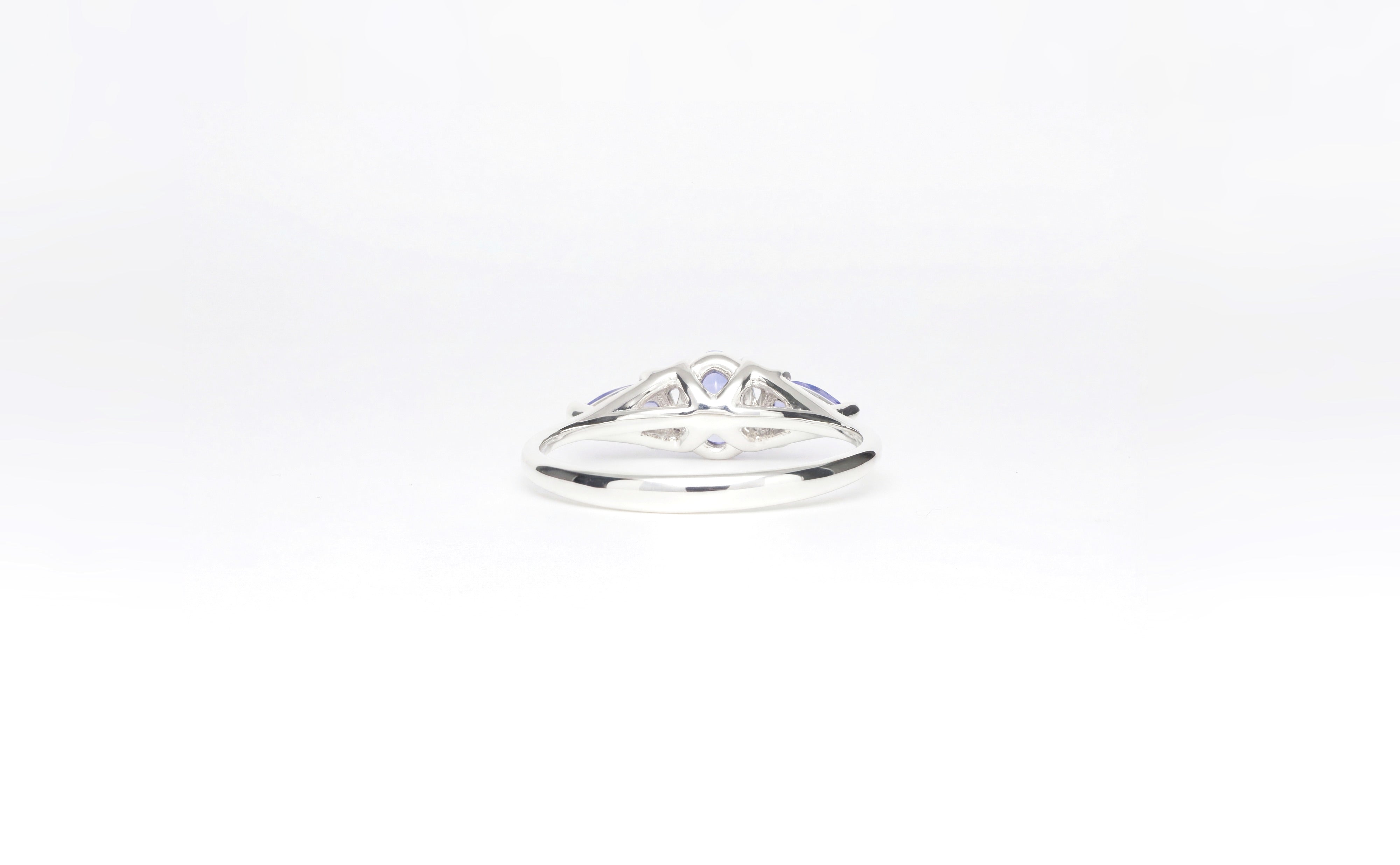 Trilogie | Ring aus Silber 925 mit Tansanit oval Schliff aus Tansania (0,45 ct) - Bild 3 von Lulu Amani