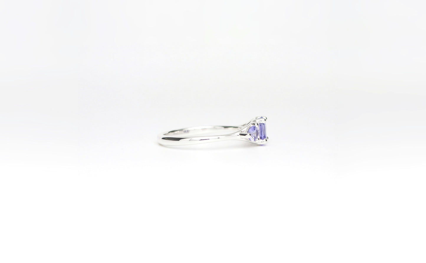 Trilogie | Ring aus Silber 925 mit Tansanit oval Schliff aus Tansania (0,45 ct) - Bild 2 von Lulu Amani