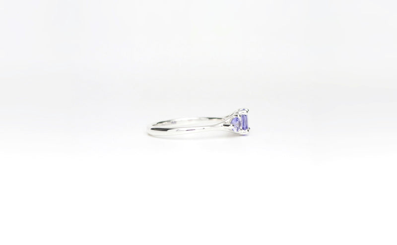 Trilogie | Ring aus Silber 925 mit Tansanit oval Schliff aus Tansania (0,45 ct) von Lulu Amani