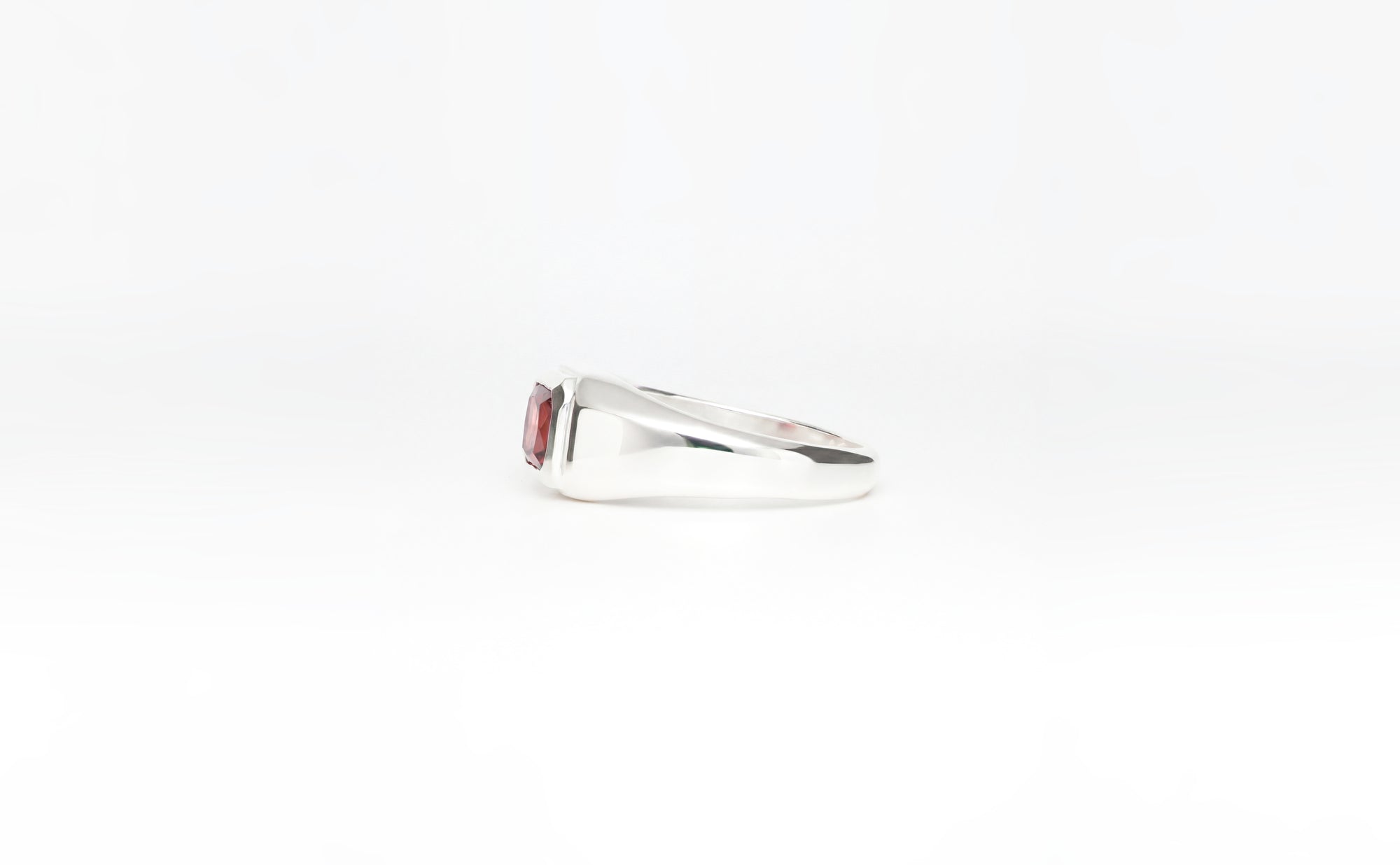 Signet | Ring aus Silber 925 mit Malaya Granat radiant Schliff aus Tansania (1,8 ct) - Lifestyle von Lulu Amani