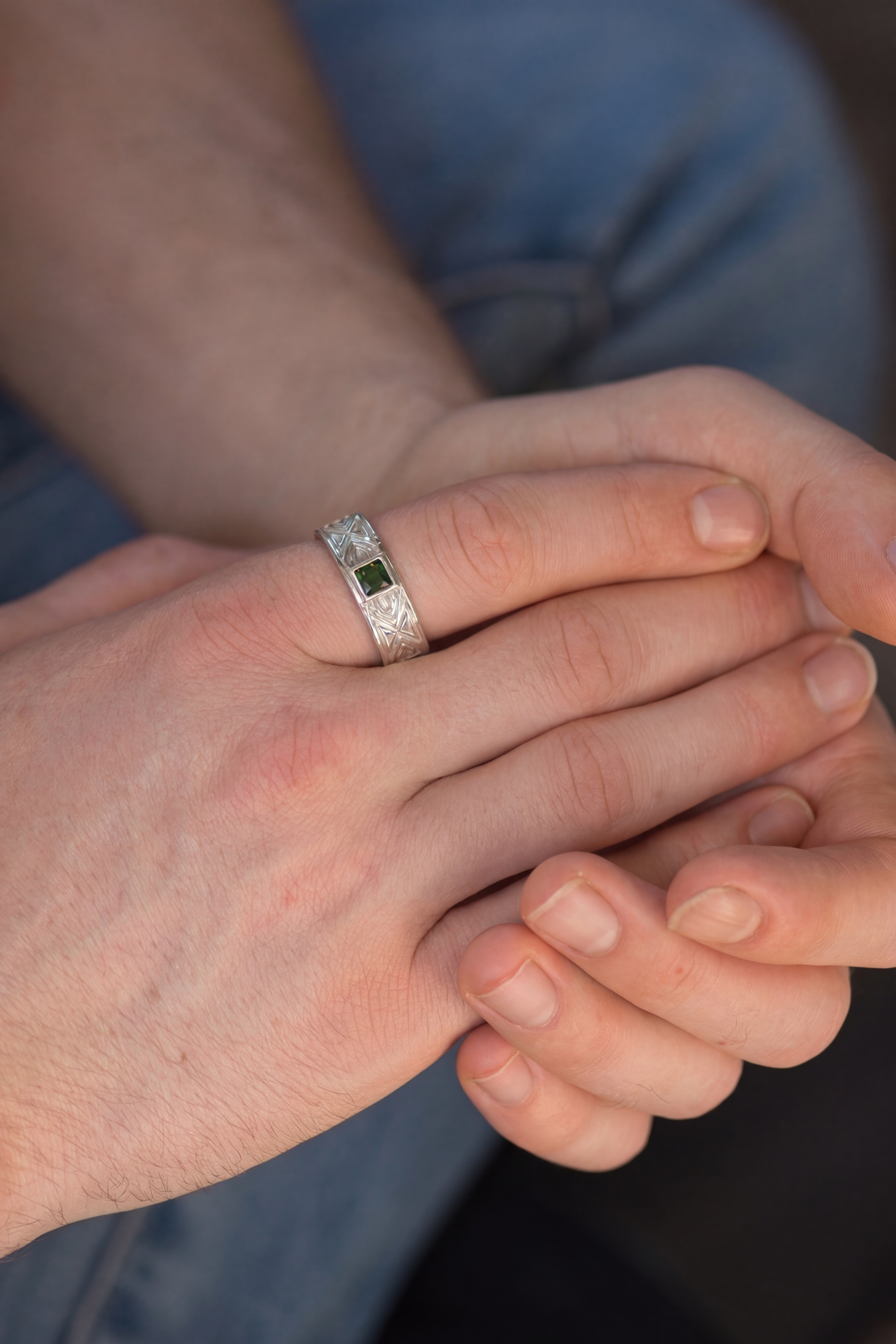 Pattern band | Ring aus Silber 925 mit Turmalin grün scisscor Schliff aus Mosambik (0,74 ct) - Lifestyle von Lulu Amani