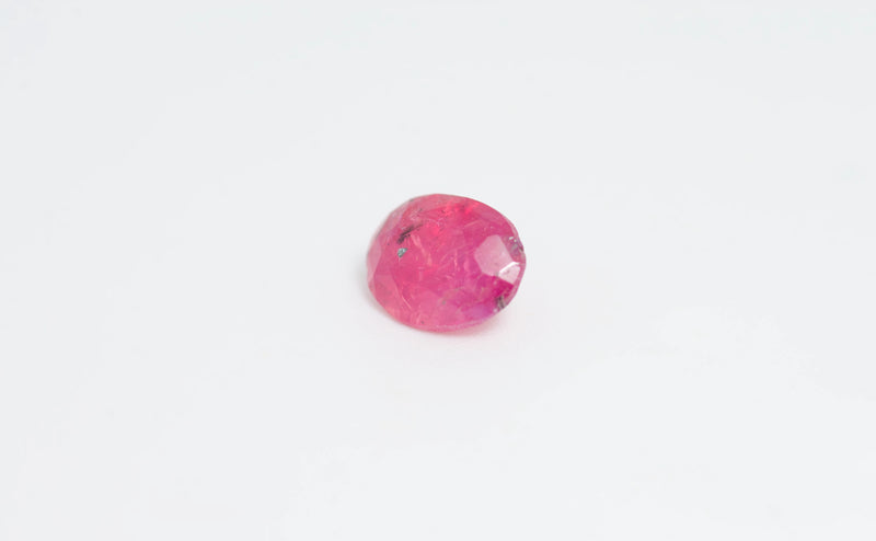 Rubin mit Rubin oval Schliff aus Tansania (0,7 ct) von Lulu Amani