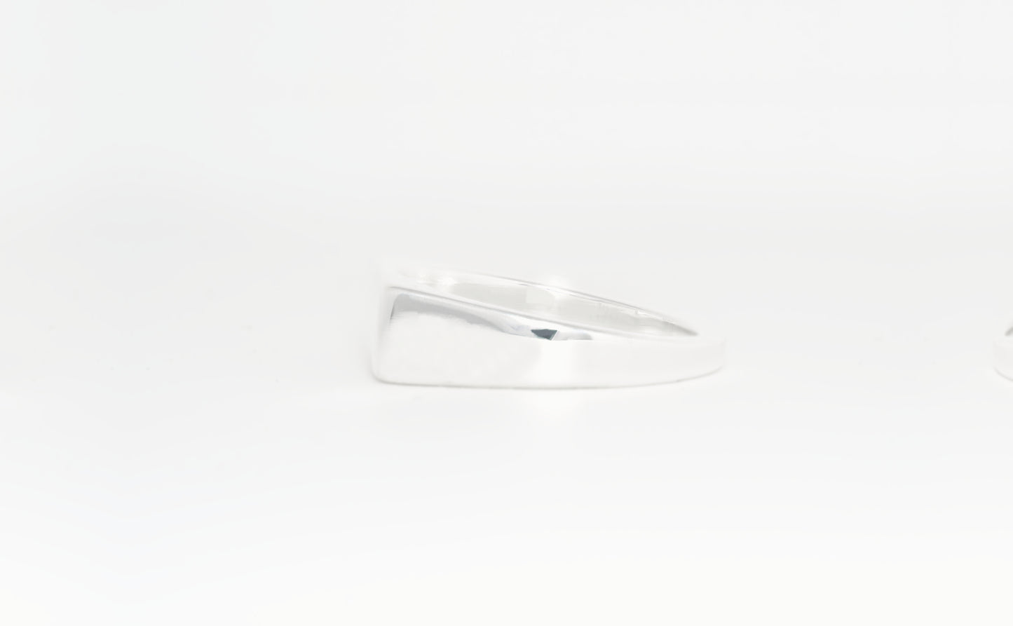 Signet square medium